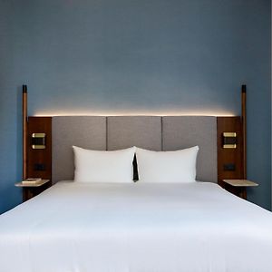 Camera con letto king size